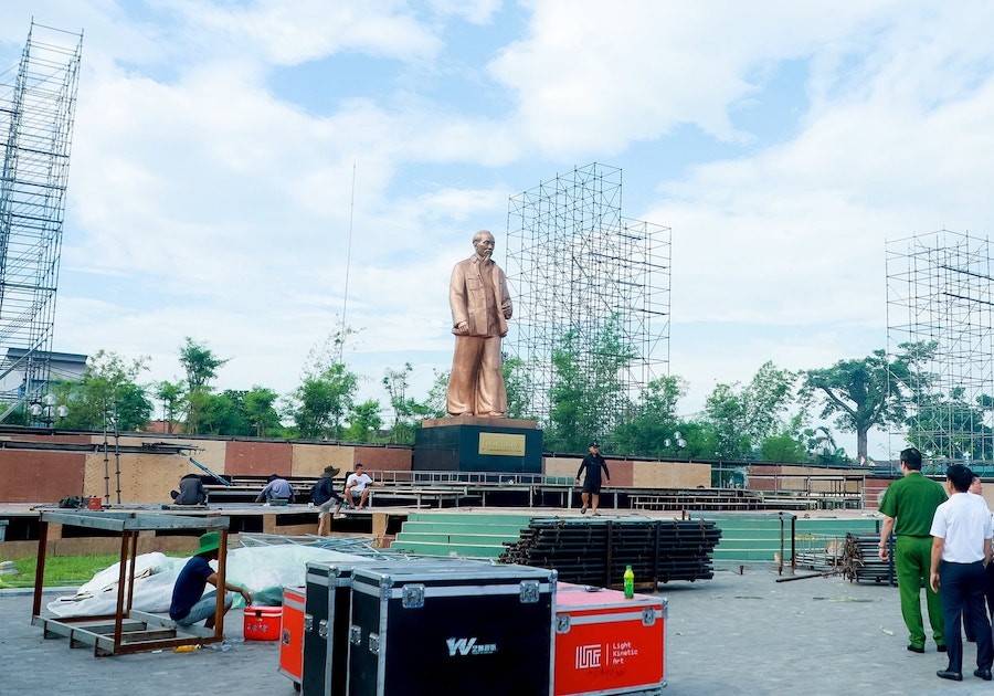 Mọi khẩu chuẩn bị cho Lễ khai mạc Lễ hội Làng Sen năm 2026 đang được Nghệ An hoàn thiện đảm bảo tiến độ cho sự kiện diễn ra đúng kế hoạch