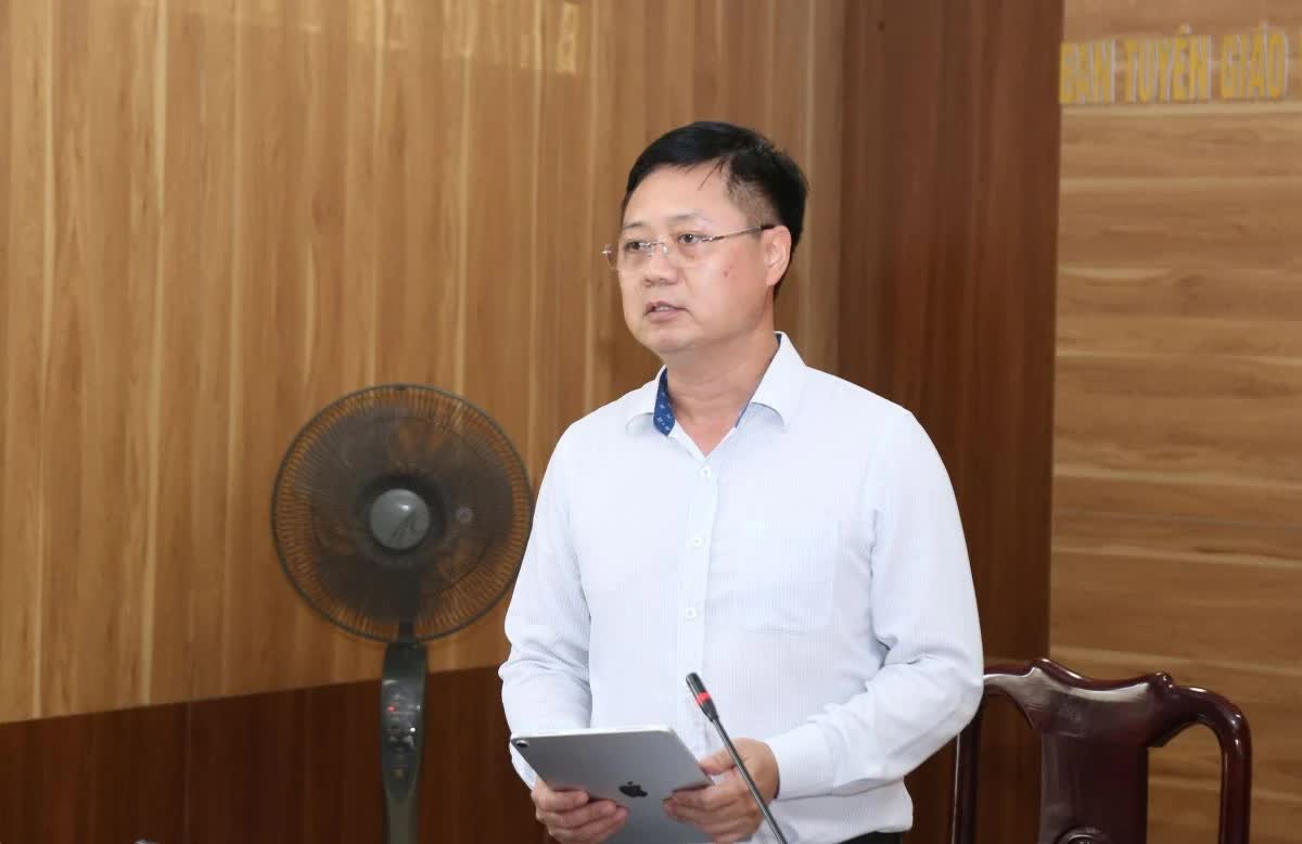 Vụ trưởng Vụ Giáo dục, Ban Tuyên giáo và Dân vận Trung ương Lê Huy Nam phát biểu tại buổi làm việc.