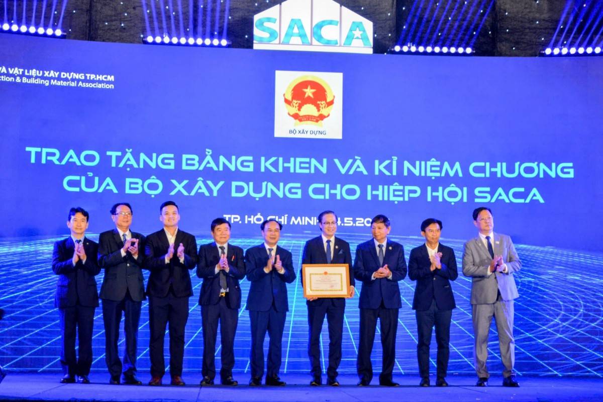 đón nhận bằng khen của Bộ xây dựng