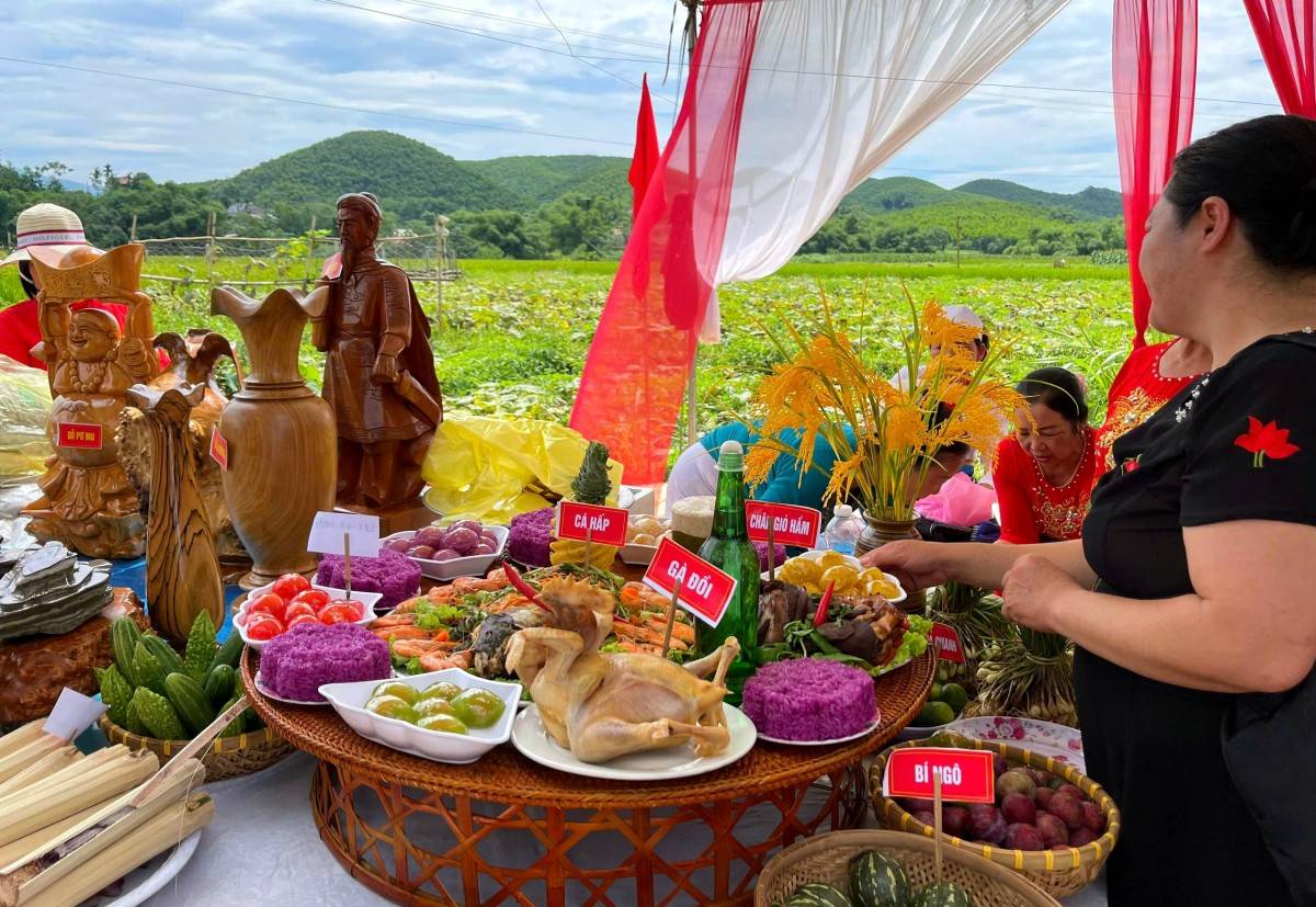 Độc đáo lễ hội cả làng xuống suối bắt cá ở Phú Thọ