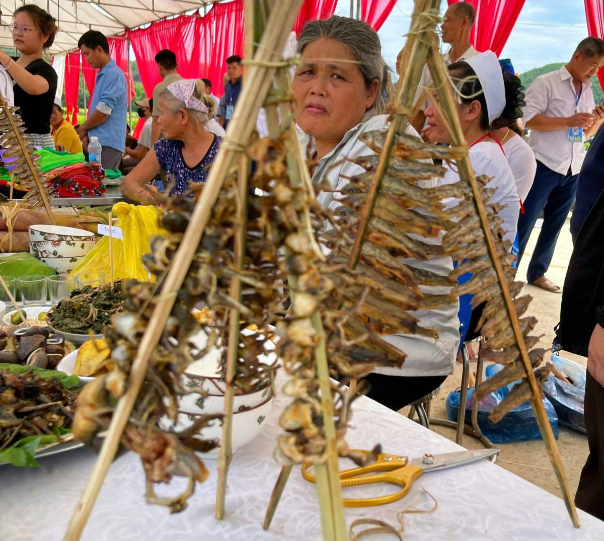 Độc đáo lễ hội cả làng xuống suối bắt cá ở Phú Thọ