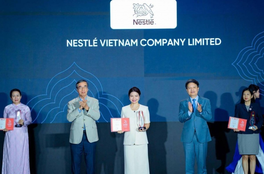 Nestlé Việt Nam lọt Top 10 doanh nghiệp FDI tiêu biểu tại giải thưởng Rồng Vàng lần thứ 25