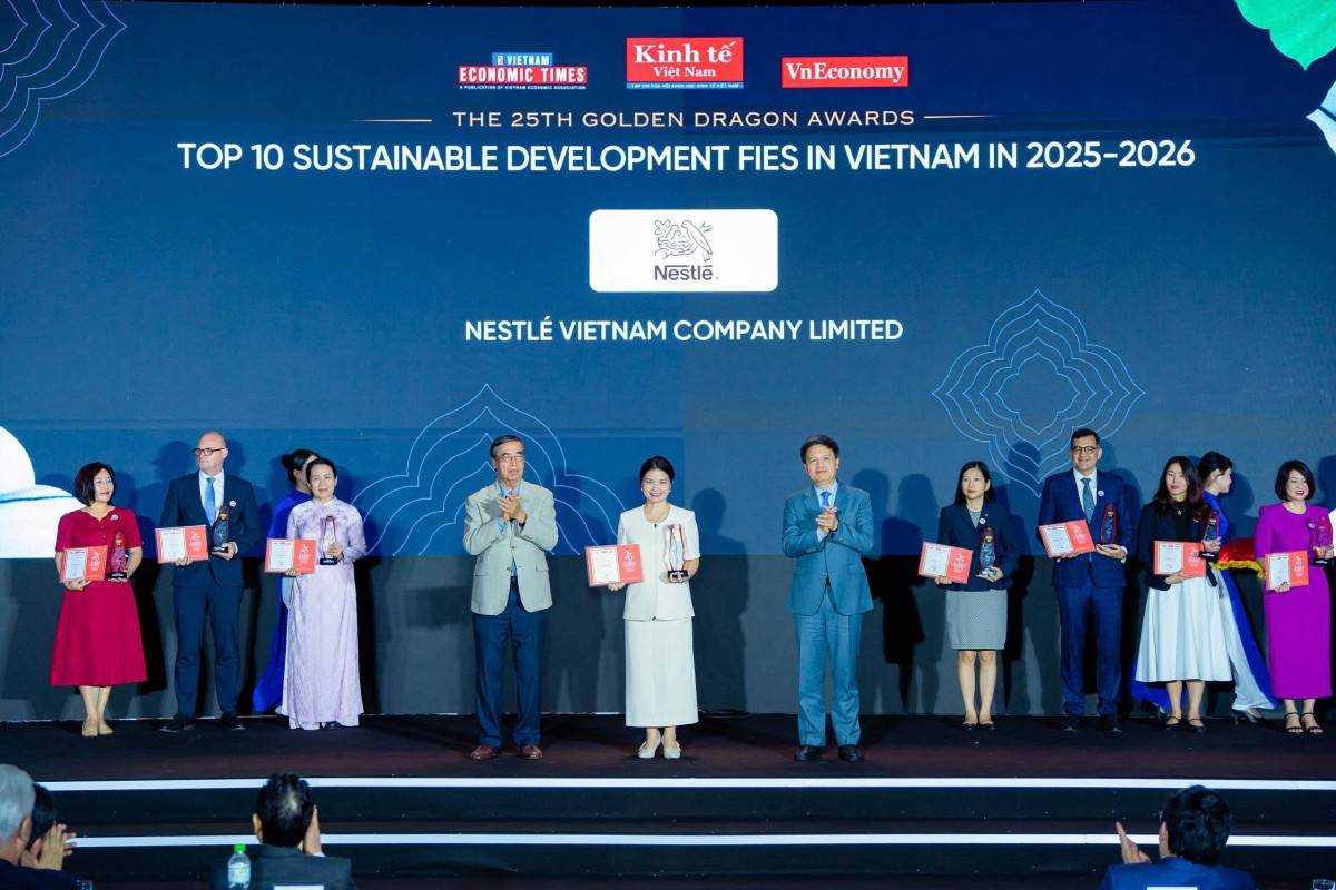 Nestlé Việt Nam được vinh danh _Top 10 Doanh nghiệp FDI phát triển bền vững_ tại hạng mục Phát triển Chuỗi giá trị Nông nghiệp bền vững tại Lễ trao giải Rồng vàng 2026