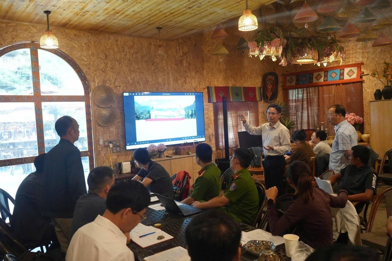 Sa Pa mùa nước đổ: Khi đôi chân chạm vào di sản