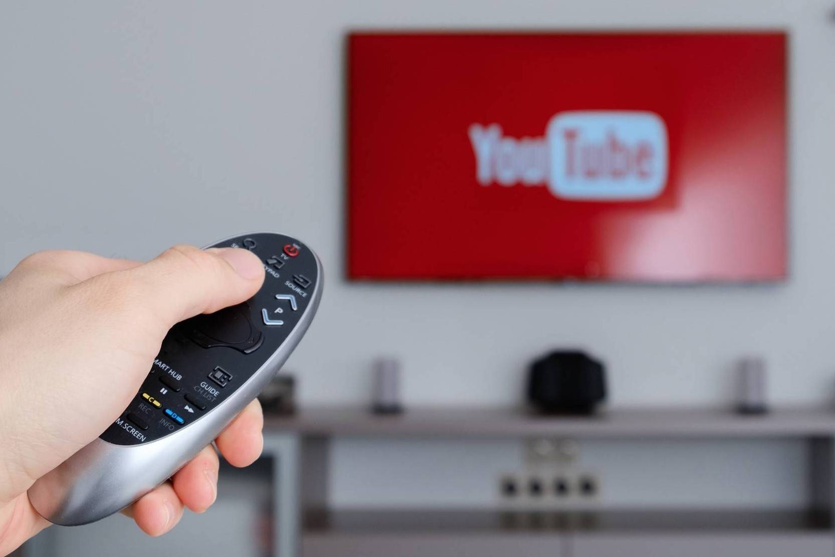 YouTube ghi nhận hơn 2 tỉ giờ xem Shorts mỗi tháng trên TV