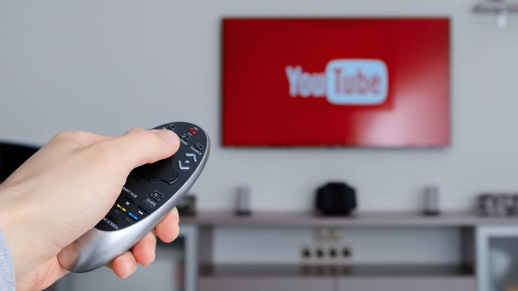 YouTube ghi nhận hơn 2 tỉ giờ xem Shorts mỗi tháng trên TV