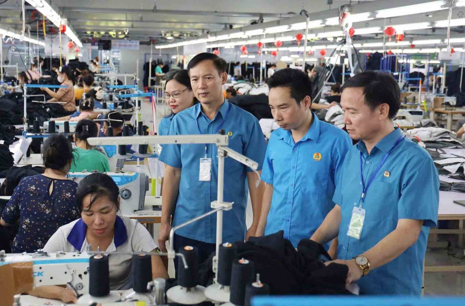Doanh nghiệp Hà Tĩnh tăng thưởng, giữ chân lao động giữa “cơn khát” nhân lực