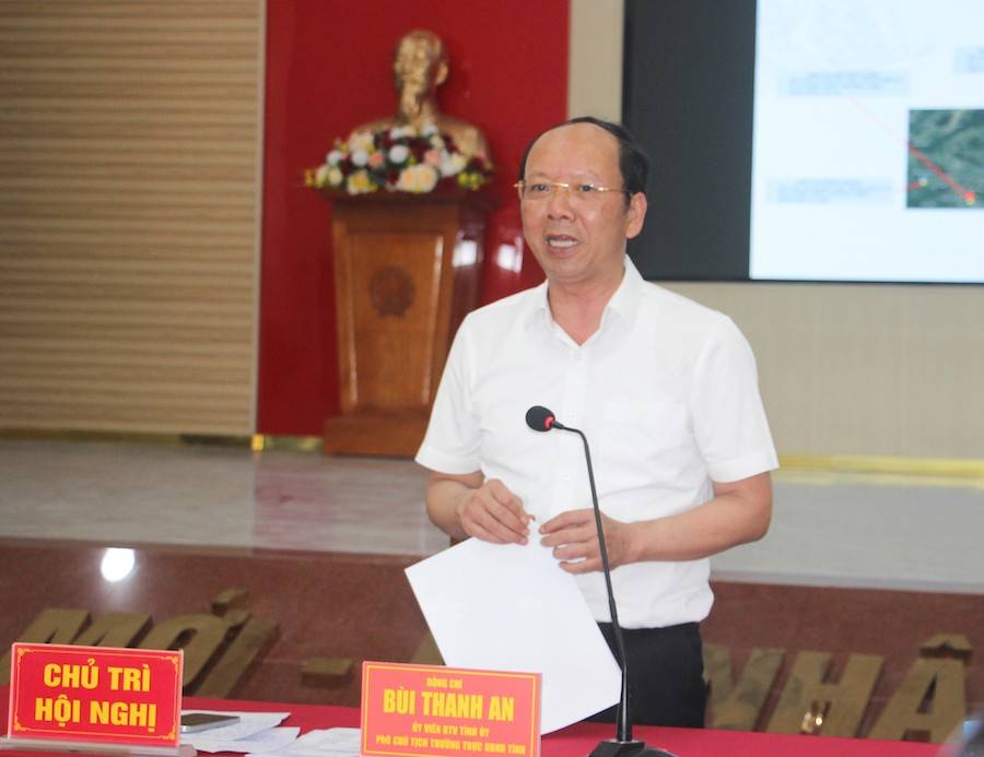 Sau khi đi kiểm tra và làm việc với nhà đầu tư, Phó Chủ tịch Thường trực UBND tỉnh Nghệ An Bùi Thanh An đã chỉ đạo “gỡ vướng” cho Dự án Đầu tư xây dựng và kinh doanh Cảng nước sâu Cửa Lò