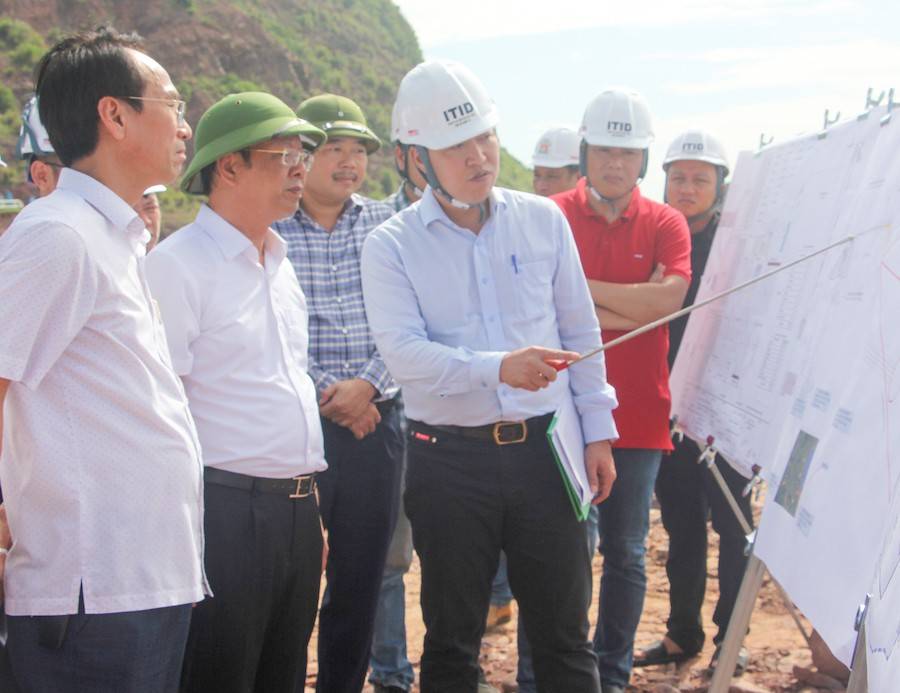Phó Chủ tịch Thường trực UBND tỉnh Nghệ An Bùi Thanh An đã đi kiểm tra và làm việc với nhà đầu tư về tình hình thực hiện Dự án Đầu tư xây dựng và kinh doanh Cảng nước sâu Cửa Lò. 