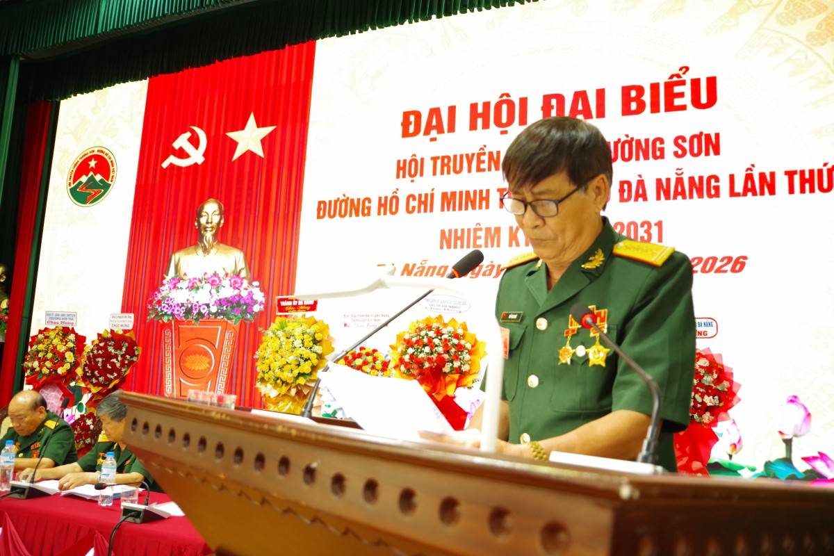 , Đại tá, PGS,TS Đỗ Ngọc Thứ thay mặt đoàn Chủ tịch báo cáo Điều lệ Đại hội