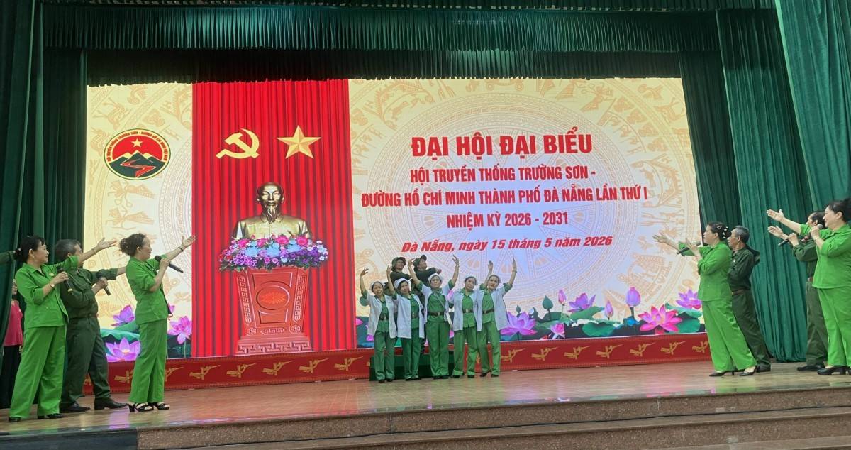 Chương trình văn nghệ mở màn Đại hội với nhiều tiết mục hào hùng về Trường Sơn