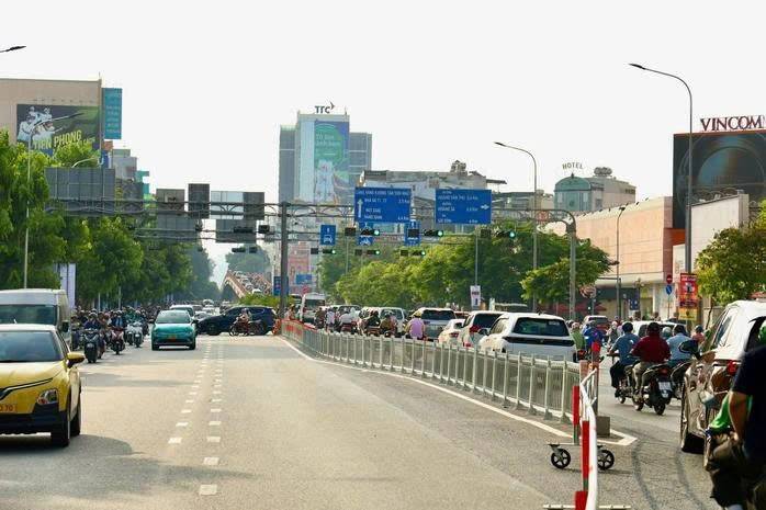 Hình trên đường Cộng Hòa sáng ngày 15/5.