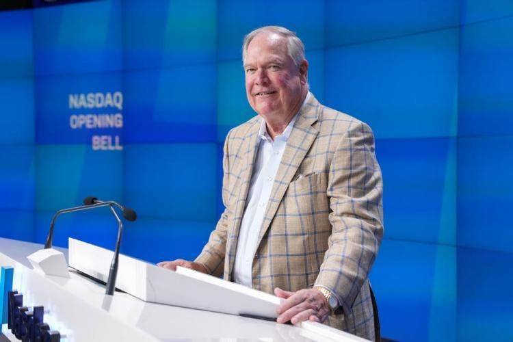 William C. Stone – Nhà sáng lập, Chủ tịch kiêm Tổng giám đốc điều hành SS&C Technologies, người được xem là một trong những doanh nhân công nghệ tài chính có ảnh hưởng lớn nhưng kín tiếng nhất nước Mỹ.