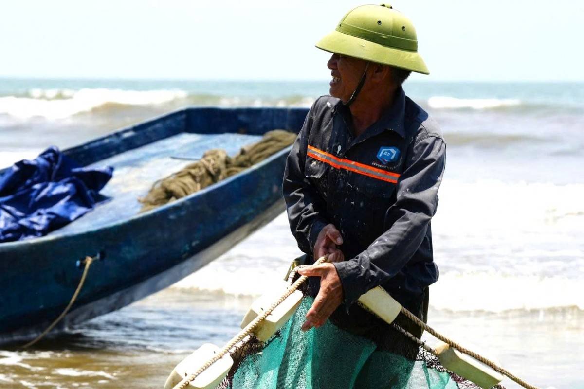 Mưu sinh nghề cào giắt ở biển Sầm Sơn (Thanh Hoá)