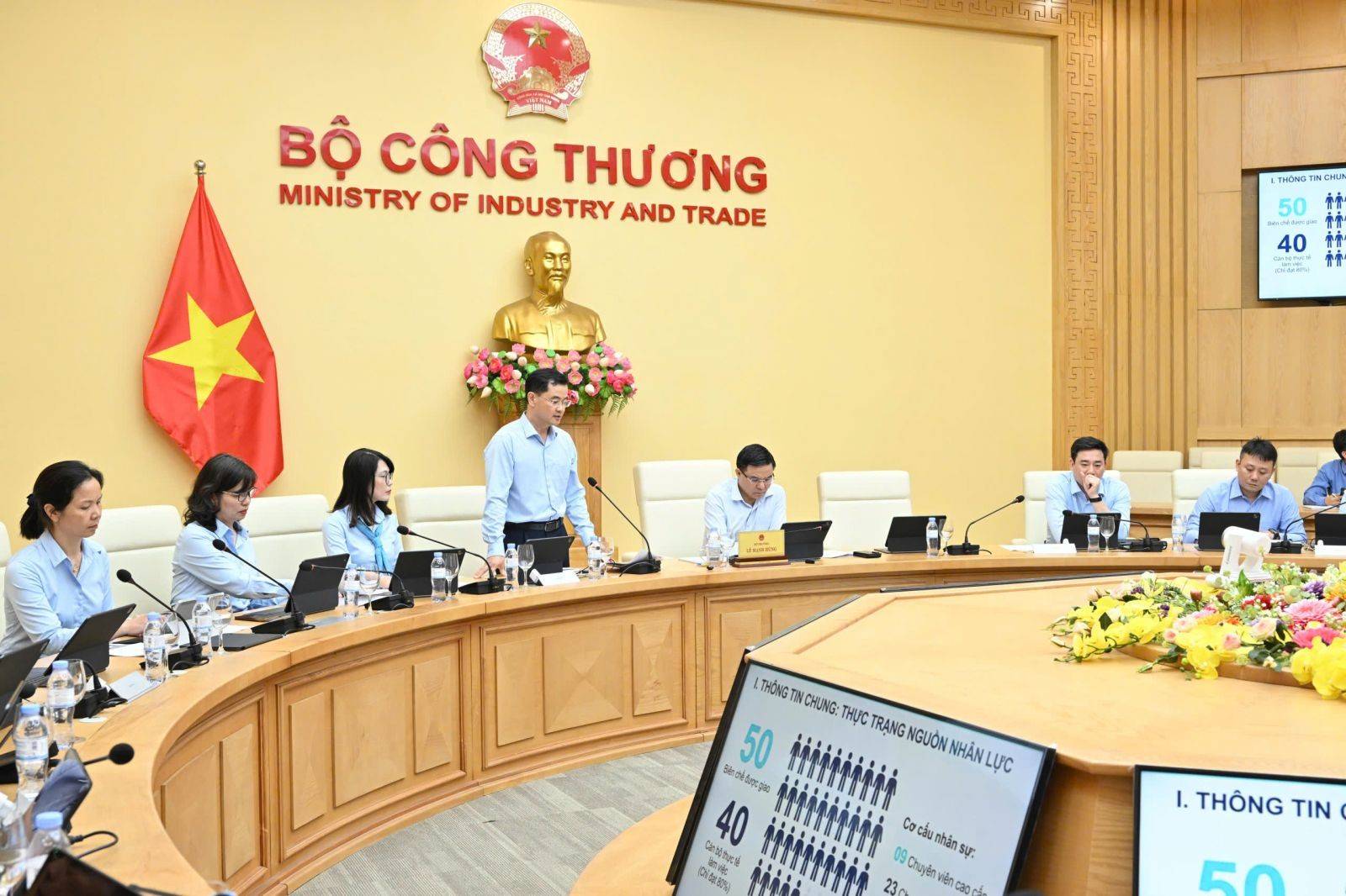 Bộ trưởng Bộ Công thương Lê Mạnh Hùng: Giảm chi phí thời gian cho doanh nghiệp, người dân trong xử lý công việc