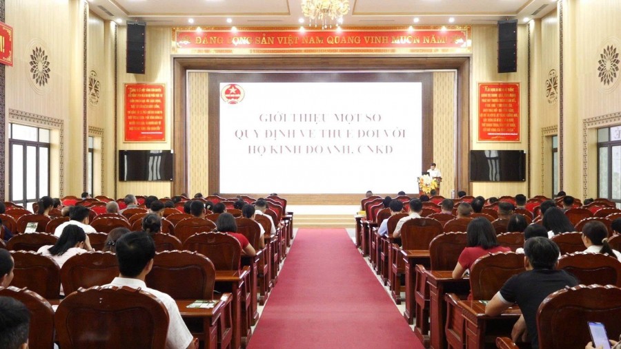 Lào Cai: Mậu A đẩy mạnh ứng dụng AI hỗ trợ hộ kinh doanh kê khai thuế số