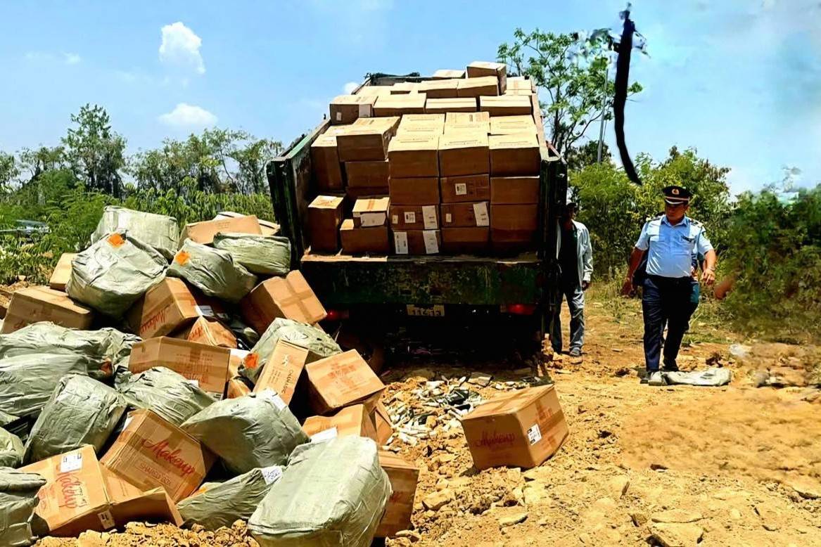 Đắk Lắk: Tiêu hủy hơn 90.000 đơn vị mỹ phẩm,  bì thức ăn cho chó, mèo không rõ nguồn gốc, xuất xứ