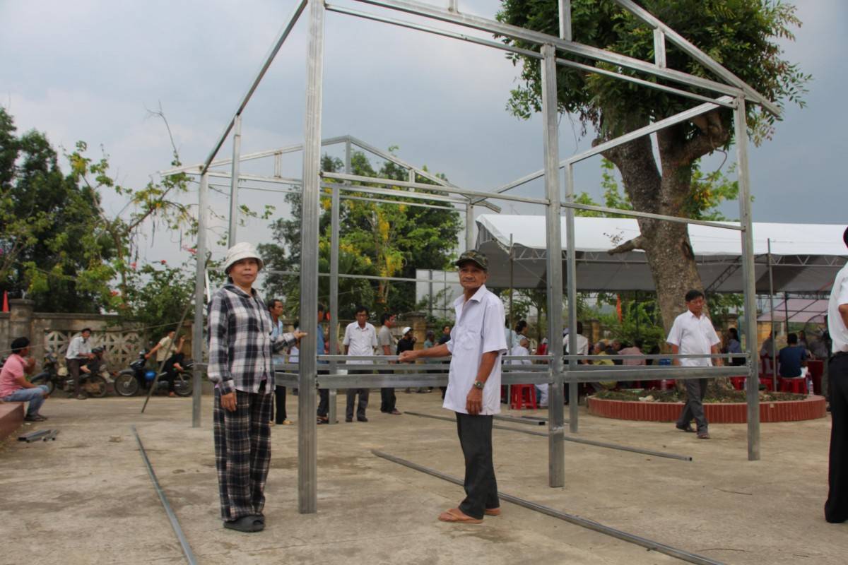 Đắk Lắk: 50 hộ dân có hoàn cảnh khó khăn được tặng nhà phao chống lũ