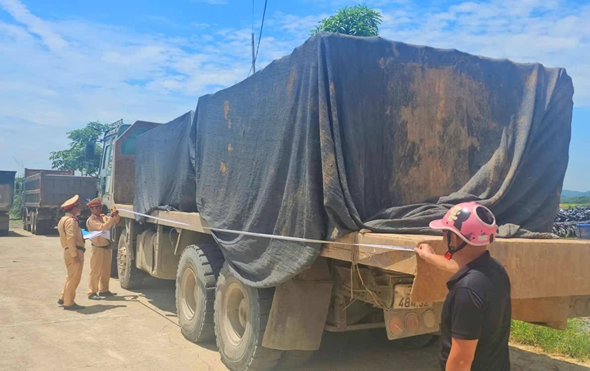 Xử lý gần 2.300 trường hợp xe quá tải, cơi nới thành thùng tại Thanh Hóa