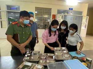 Trường Tiểu học Đinh Tiên Hoàng đón đoàn kiểm tra liên ngành về an toàn thực phẩm và y tế học đường