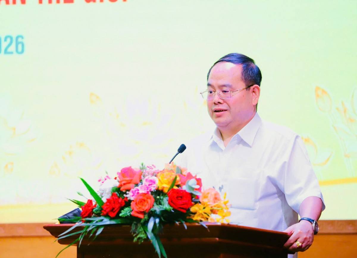 Đồng chí Quản Minh Cường, Ủy viên Trung ương Đảng, Bí thư Tỉnh ủy, Trưởng Đoàn ĐBQH tỉnh, phát biểu tại hội nghị.