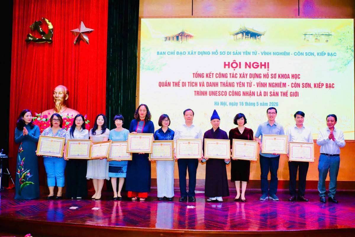 Các cá nhân vinh dự được nhận Bằng khen của Chủ tịch UBND tỉnh Quảng Ninh.