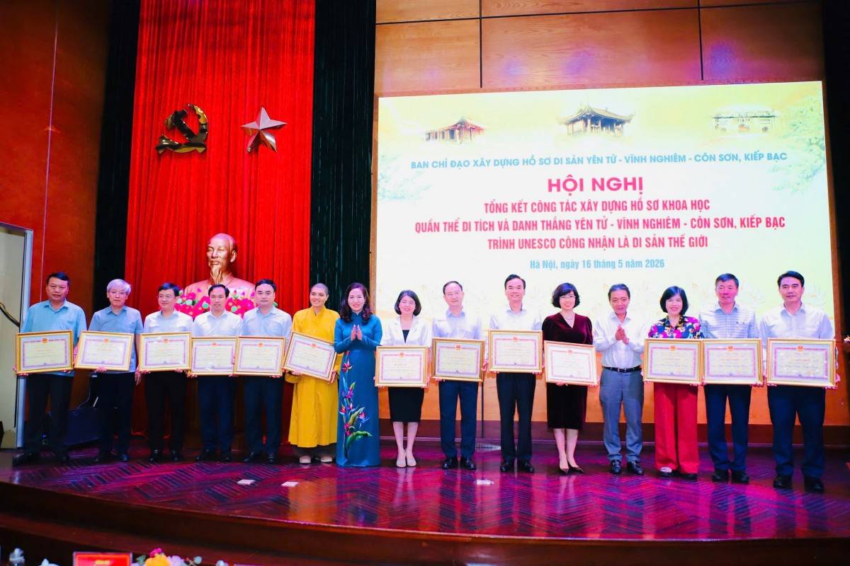 Các tập thể vinh dự được nhận Bằng khen của Chủ tịch UBND tỉnh Quảng Ninh.