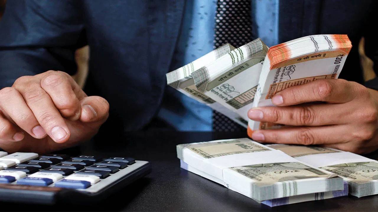 Làn sóng bán tháo trái phiếu chính phủ lan rộng, áp lực lạm phát phủ bóng kinh tế toàn cầu