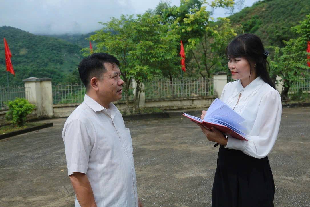 Nhà báo Đinh Huê, Báo Bảo vệ pháp luật lắng nghe ý kiến, tâm tư, nguyện vọng của nhân dân về phát triển kinh tế đồng bào dân tộc thiểu số trong tình hình mới.