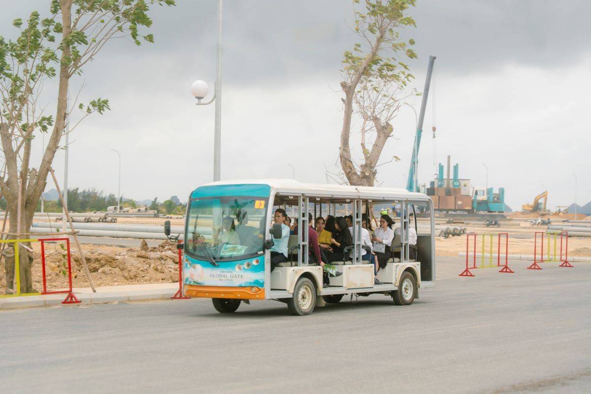  “Trăm nghe không bằng một thấy”, chuyến site tour đã giúp nhiều khách hàng có được trải nghiệm thực tế về dự án