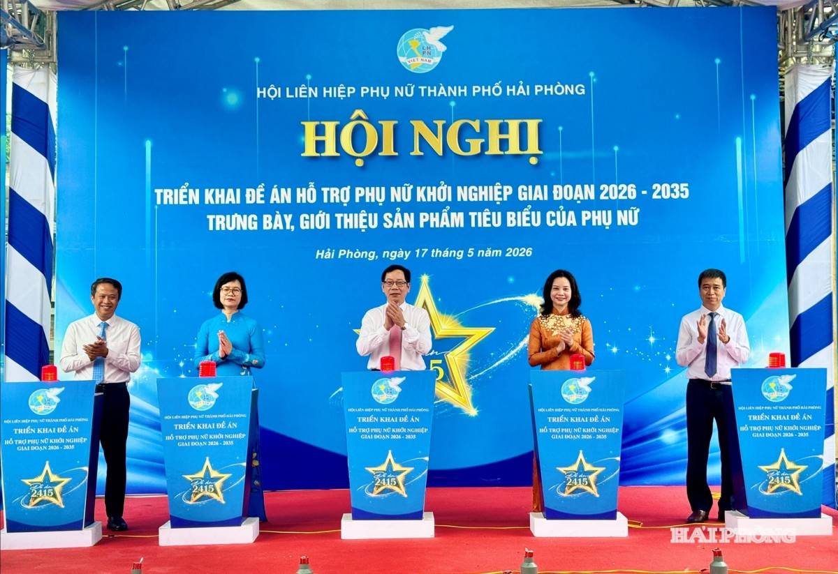 Các đại biểu thực hiện nghi thức triển khai Đề án “Hỗ trợ phụ nữ khởi nghiệp giai đoạn 2026-2035”.