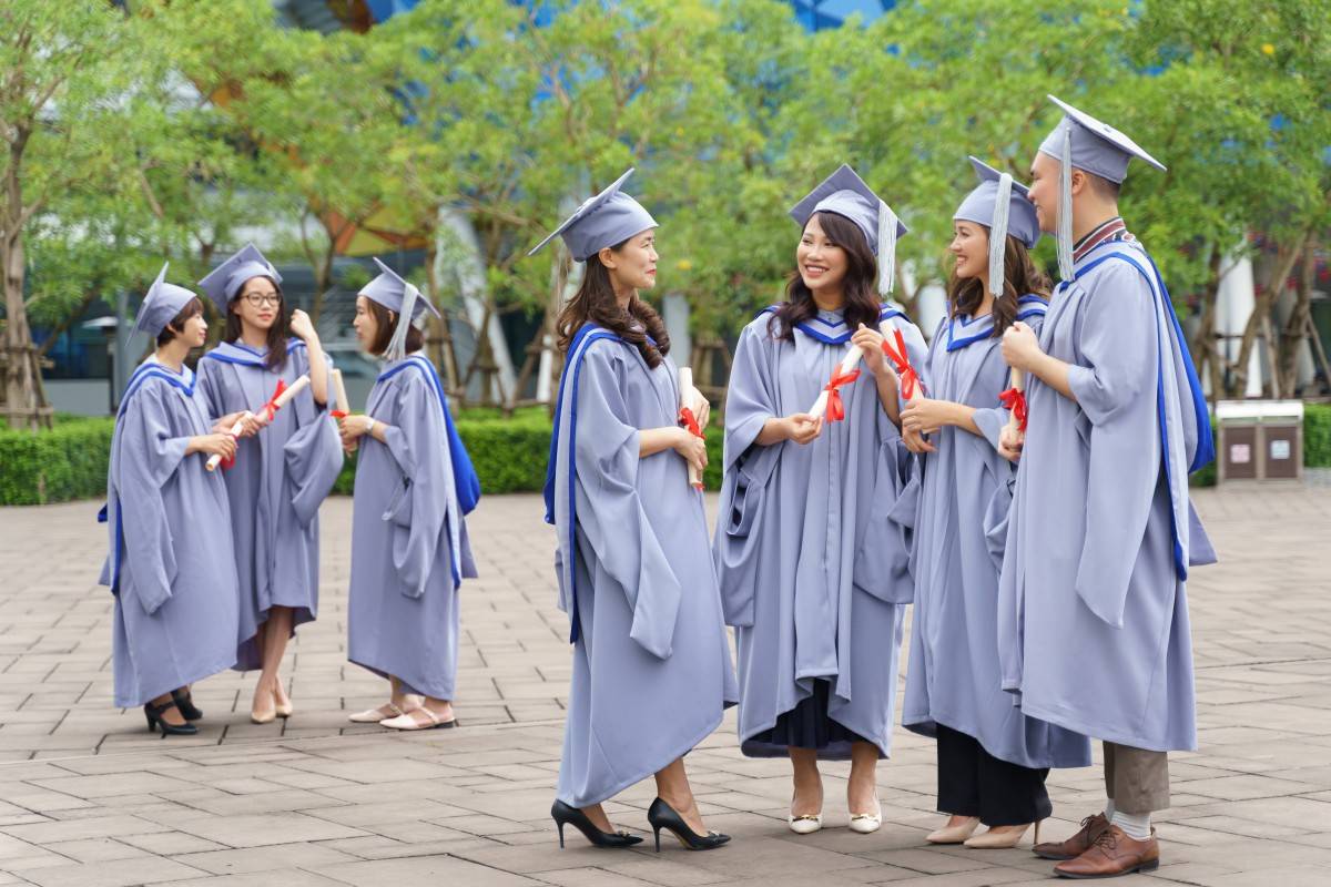 Nhà tuyển dụng ngày nay không chỉ tìm kiếm một tấm bằng, họ săn tìm bảo chứng uy tín từ những kiểm định toàn cầu 