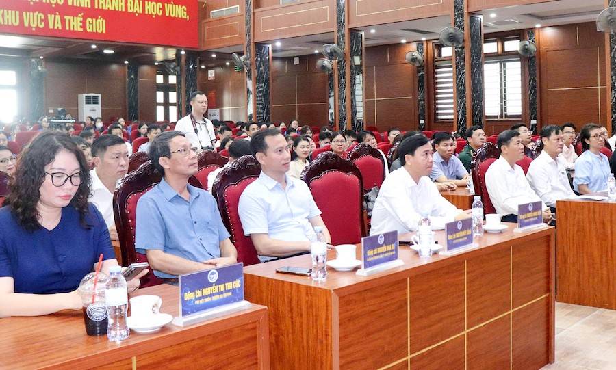 Các đại biểu tham dự Lễ ra mắt Cộng đồng trí tuệ nhân tạo Nghệ An