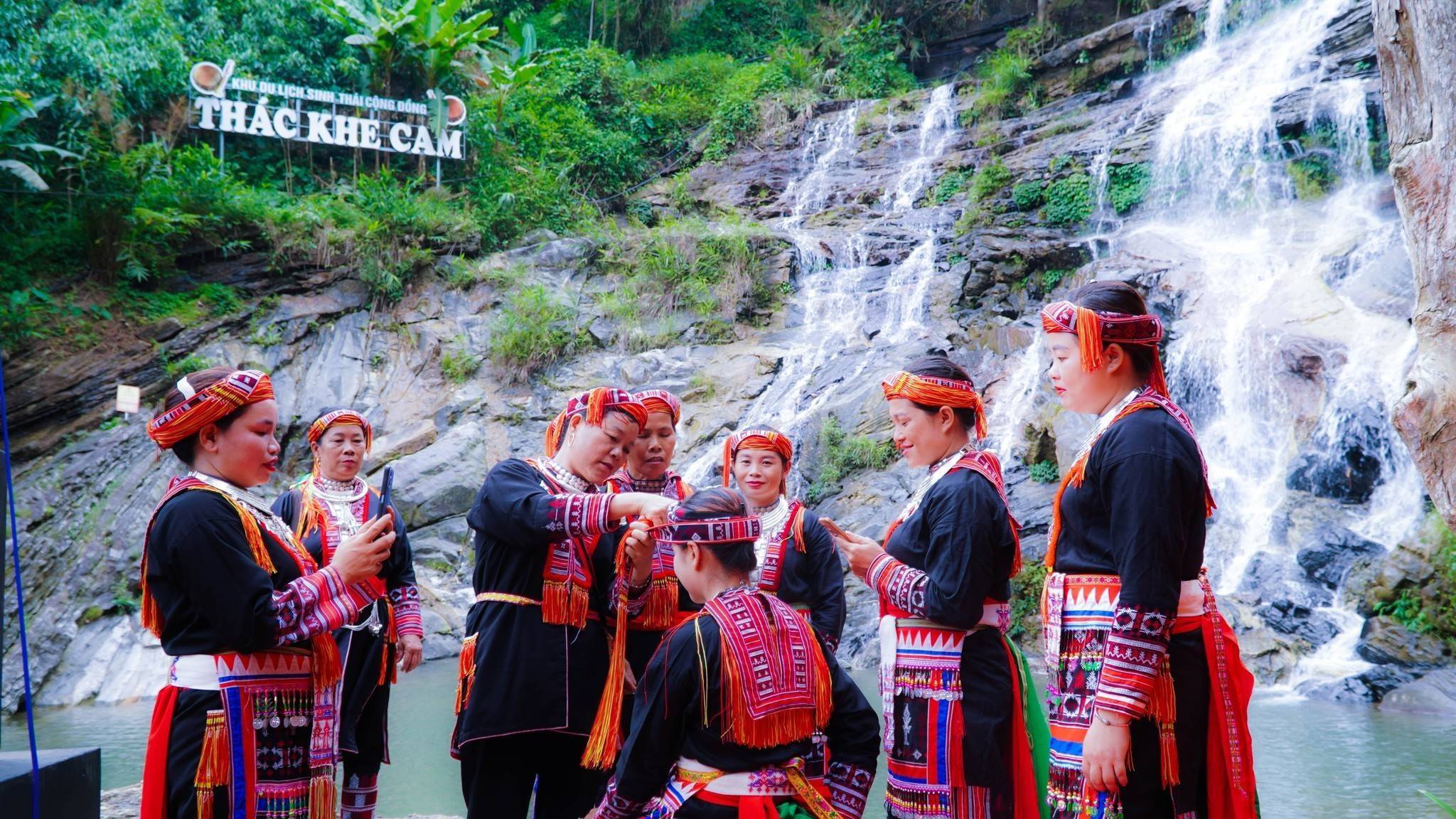 Thác Khe Cam – “Bản giao hưởng mùa nước đổ” giữa đại ngàn Mậu A, Lào Cai