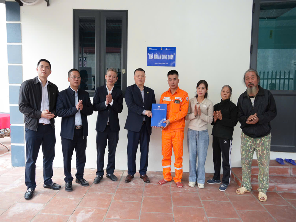 EVNNPC tôn vinh người lao động tiêu biểu, lan tỏa khát vọng đổi mới sáng tạo năm 2026