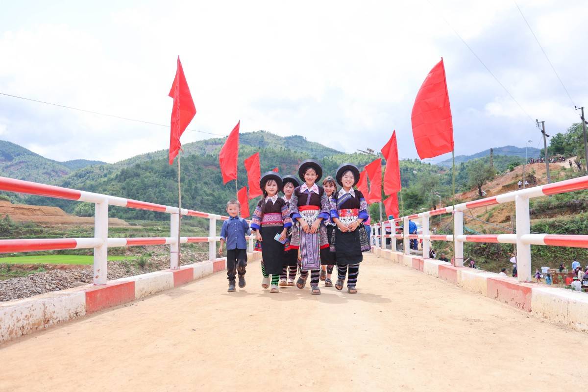 Quỹ Vì Tầm Vóc Việt khánh thành cầu Háng Gàng - Vì Tầm Vóc Việt tại Lào Cai