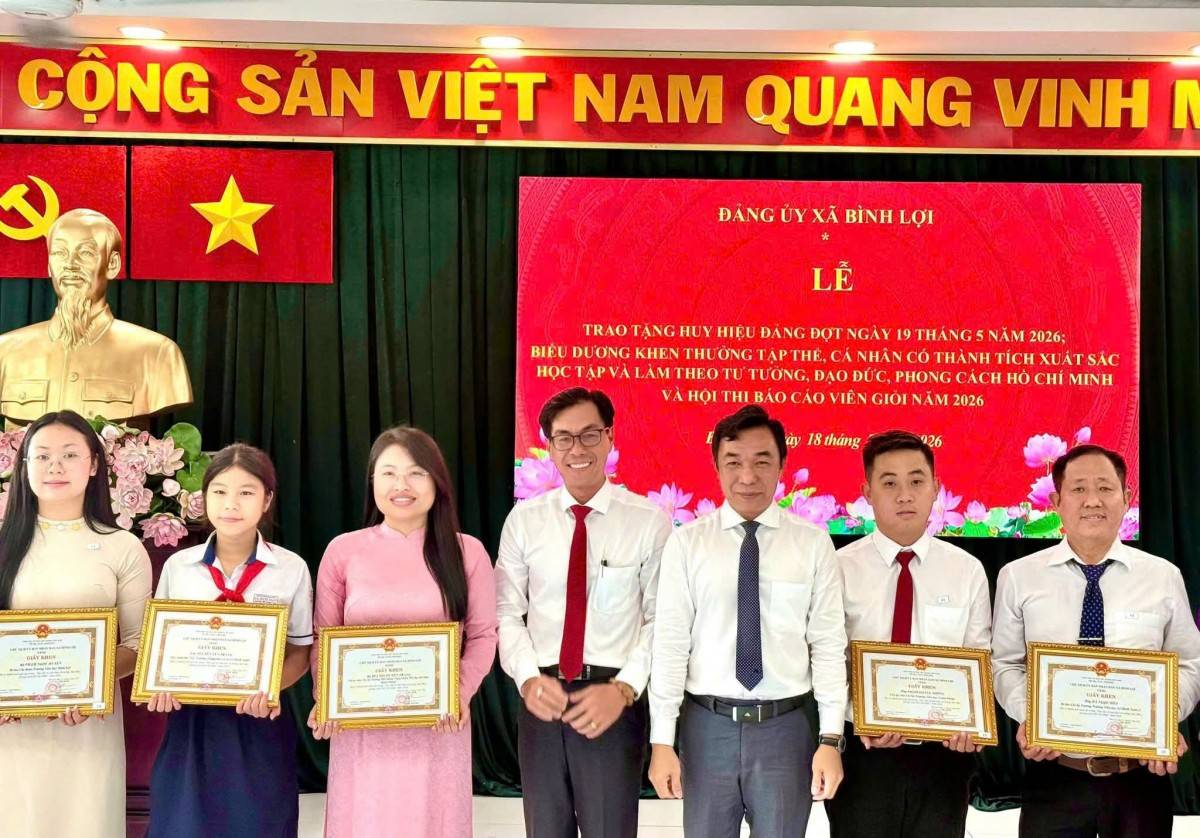 Đảng ủy xã Bình Lợi đã biểu dương 13 tập thể và 15 cá nhân 