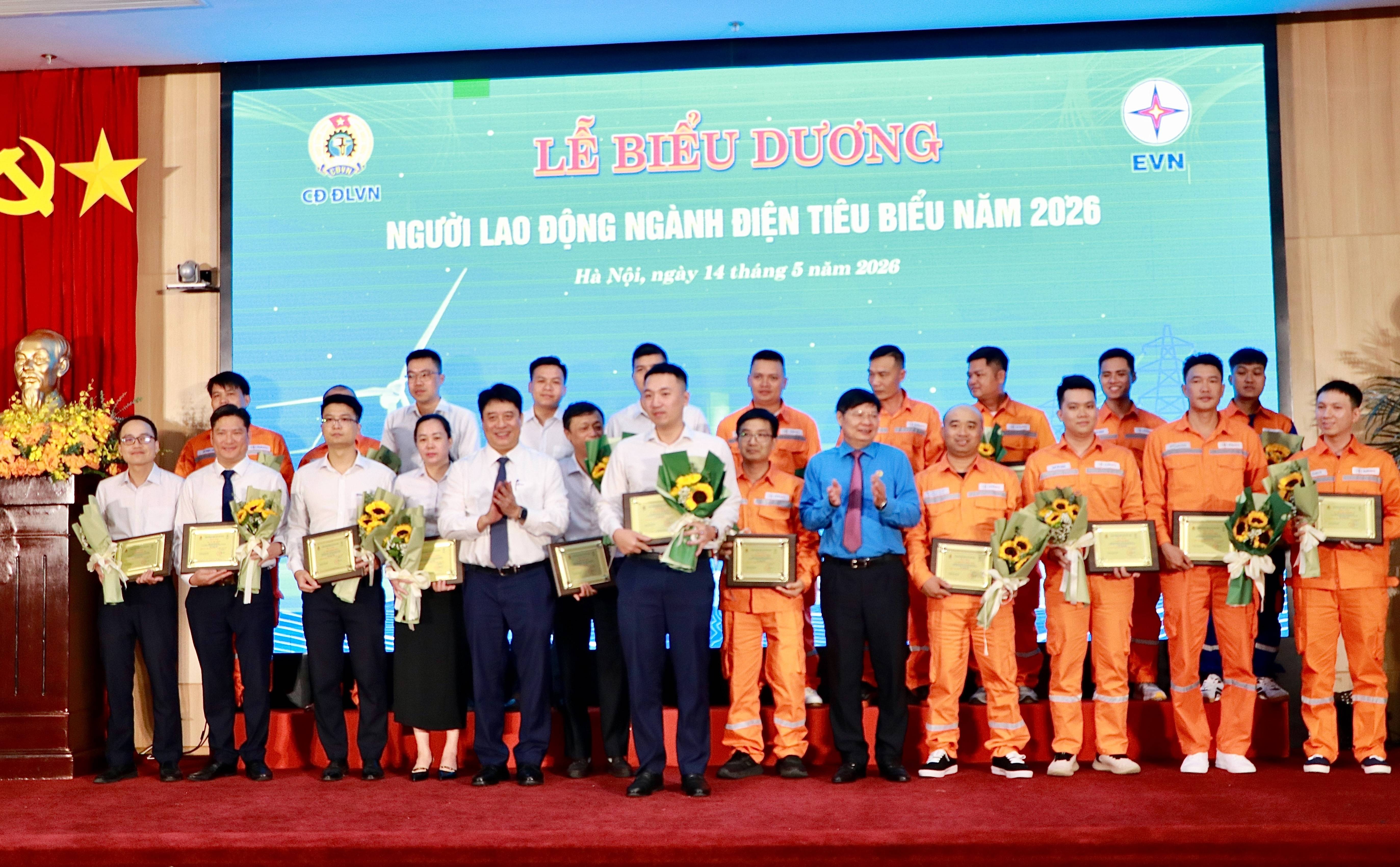 EVNNPC ghi dấu ấn với 26 cá nhân tiêu biểu tại Lễ biểu dương người lao động ngành Điện năm 2026
