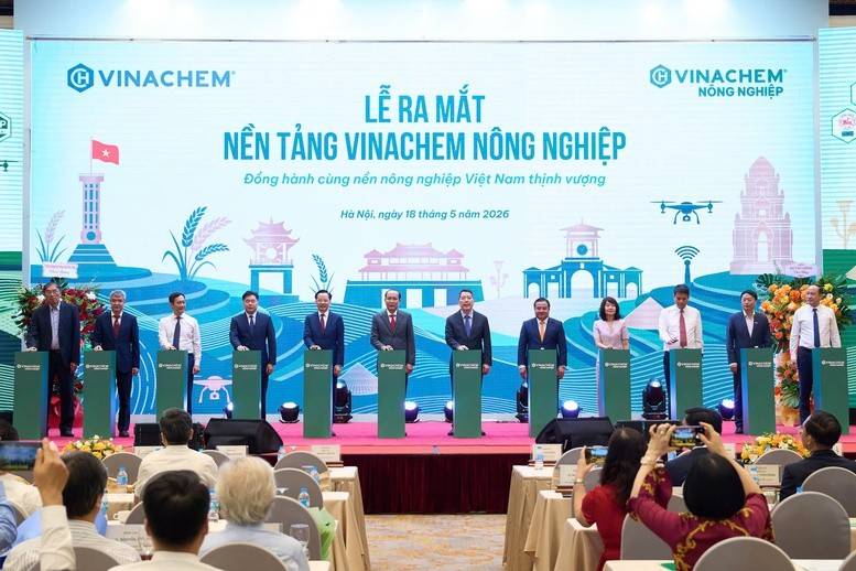 Các đại biểu thực hiện nghi thức bấm nút khởi động nền tảng Vinachem Nông nghiệp - Ảnh: VGP/Thanh Huyền