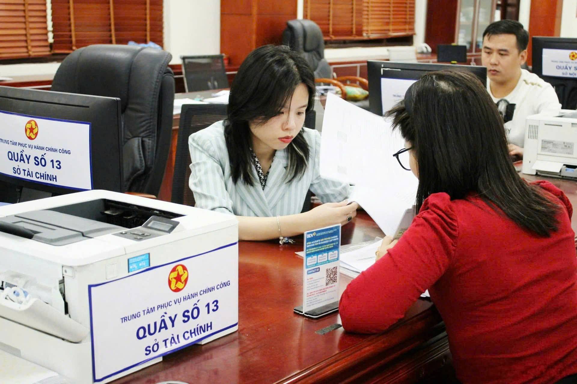 Thủ tướng yêu cầu xử lý dứt điểm vướng mắc thủ tục, tạo thuận lợi tối đa cho doanh nghiệp