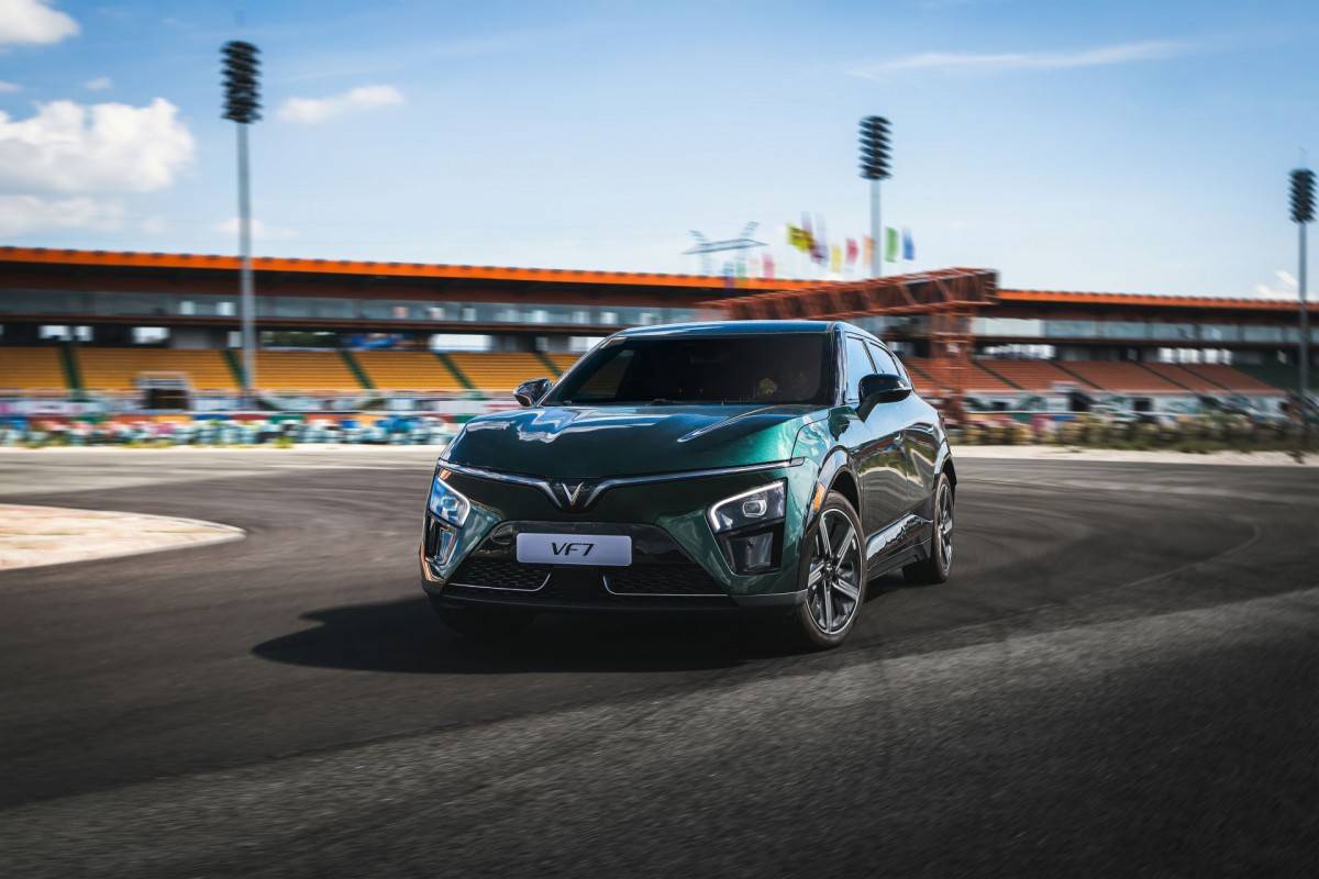 VinFast VF 7: SUV hạng C vượt tầm về trang bị và công năng, giá chỉ ngang phân khúc B