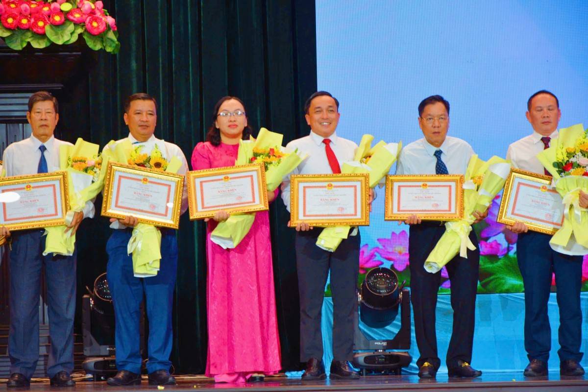 TP. Hồ Chí Minh tôn vinh các điển hình học tập và làm theo Bác