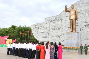 Sơn La dâng hương tưởng nhớ Chủ tịch Hồ Chí Minh nhân ngày 19/5