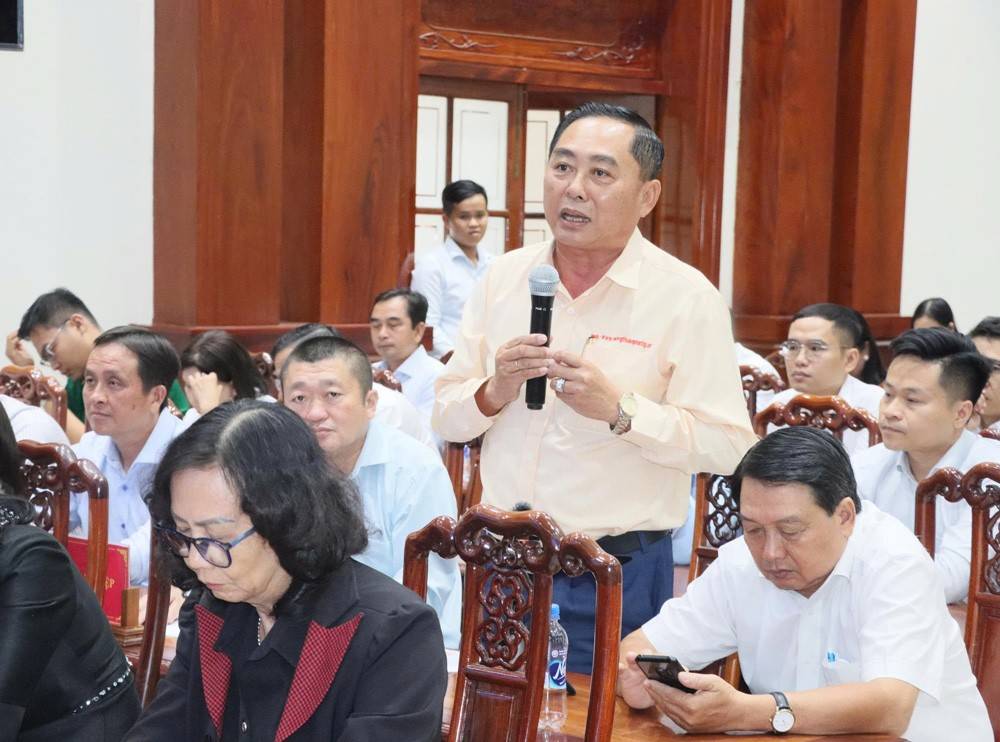 Doanh nghiệp phát biểu tại hội nghị
