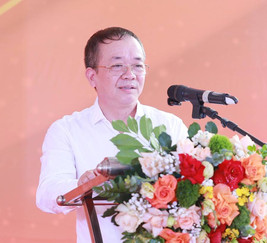 Ông Trần Quang Minh - Phó Giám đốc Trung tâm Triển lãm văn hóa nghệ thuật Việt Nam phát biểu tại khai mạc triển lãm