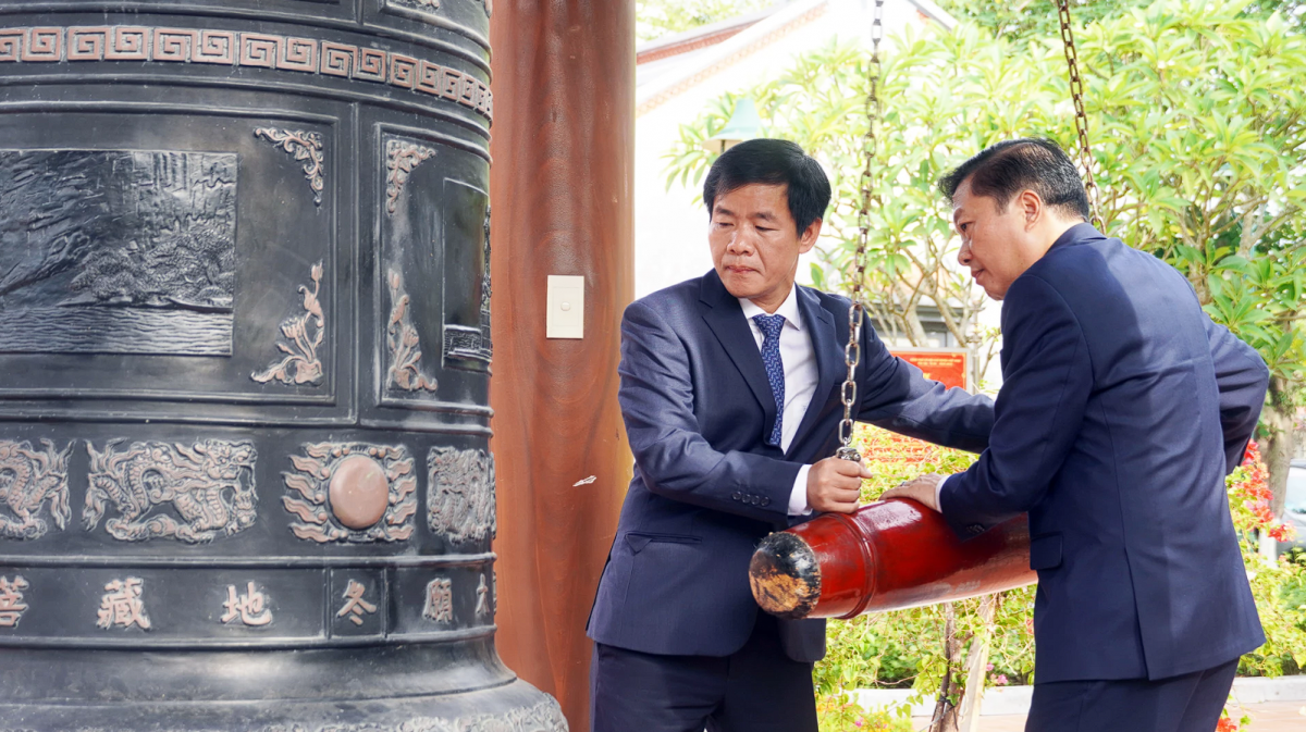 Lãnh đạo tỉnh Quảng Trị dâng hương tưởng niệm Chủ tịch Hồ Chí Minh và các Anh hùng liệt sĩ