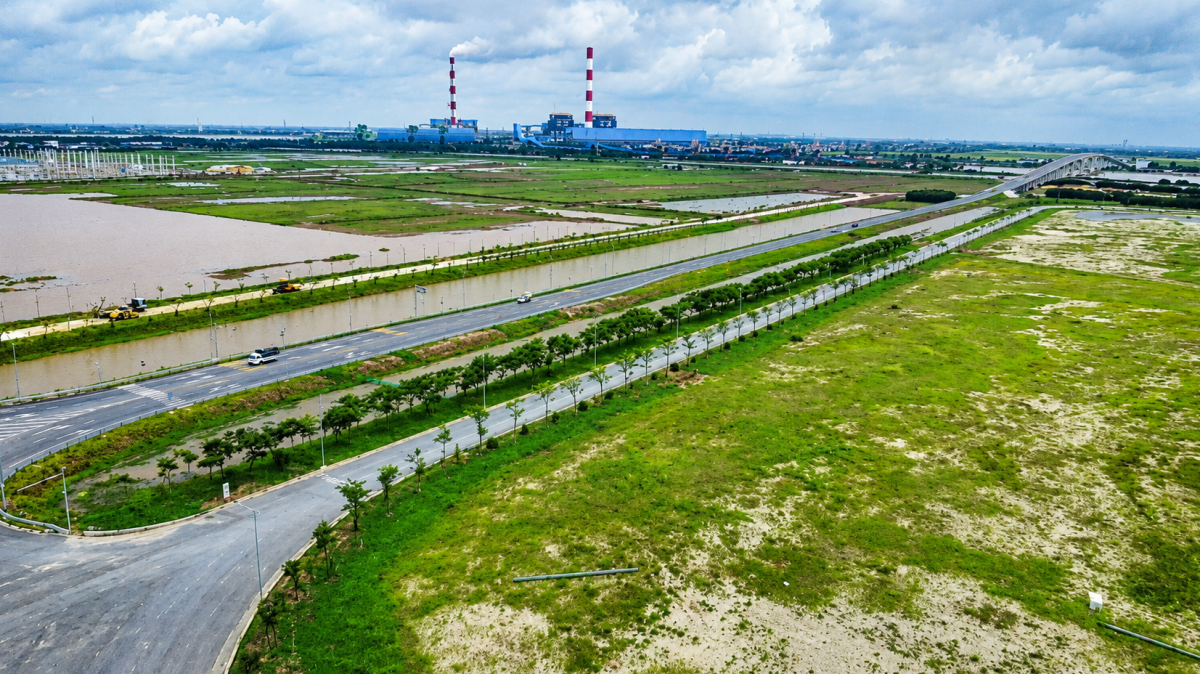 Khu công nghiệp tuyến đường bộ ven biển liên tỉnh đi qua và tiếp giáp sông Trà Lý