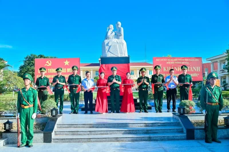 Thanh Hóa: Khánh thành tượng đài Bác Hồ với chiến sỹ Biên phòng