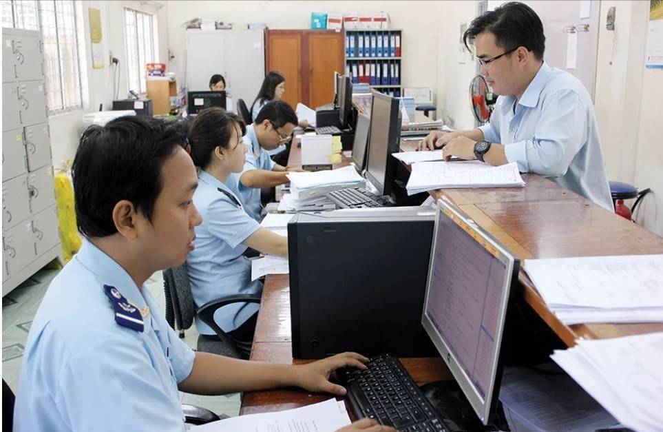 Từ 1/7: Mang tiền mặt, vàng qua biên giới không khai báo bị phạt đến 50 triệu đồng