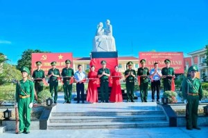 Thanh Hóa: Khánh thành tượng đài Bác Hồ với chiến sỹ Biên phòng